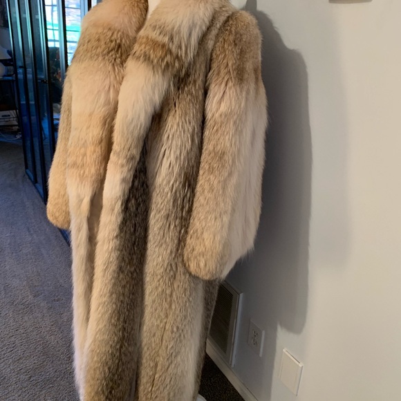 Natural Coyote Coat - Picture 2 of 12